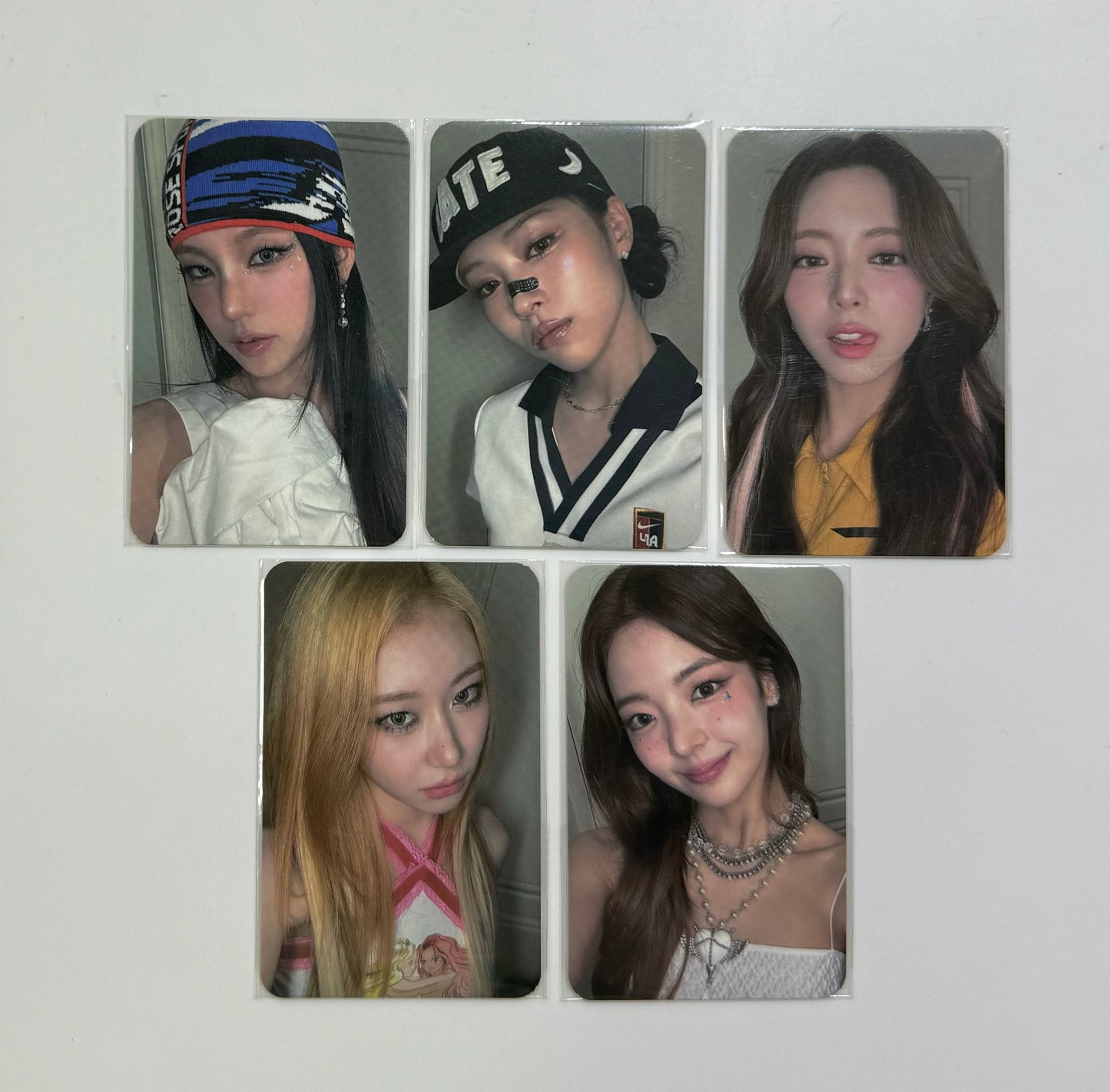 [LUCKY DRAW EVENT] [ITZY] Gold : Yes24 POB Photocard