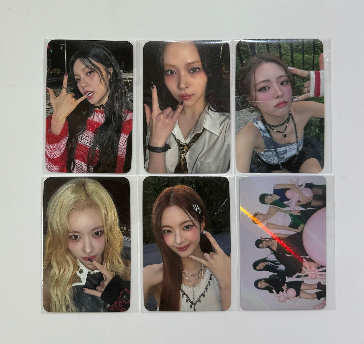 [LUCKY DRAW EVENT] [ITZY] Gold : Aladin POB Photocard