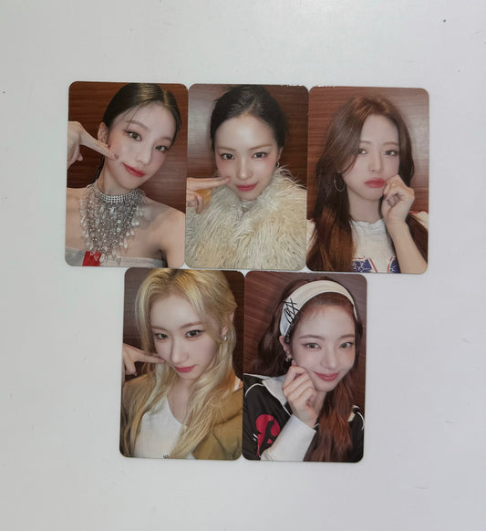 [LUCKY DRAW EVENT] [ITZY] Gold : Makestar Fansign POB Photocard