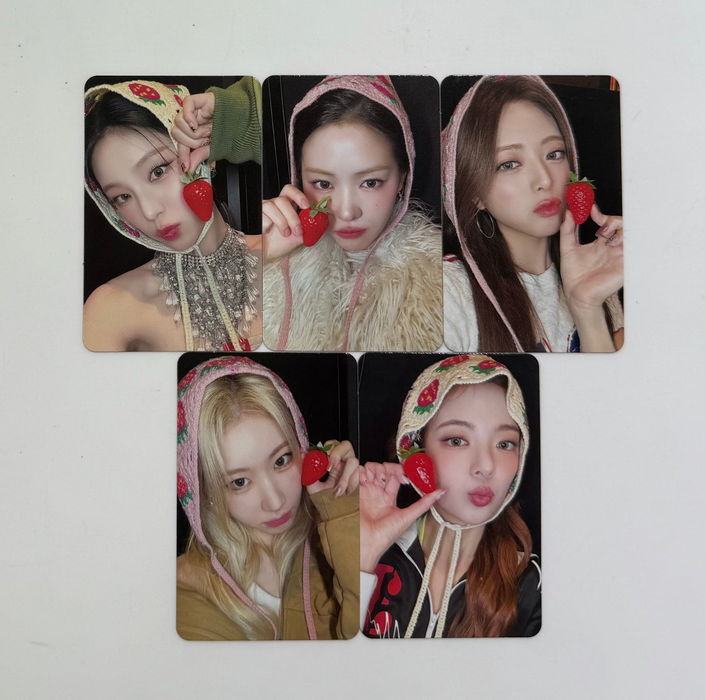 [LUCKY DRAW EVENT] [ITZY] Gold : Makestar Fansign 2.0 POB Photocard