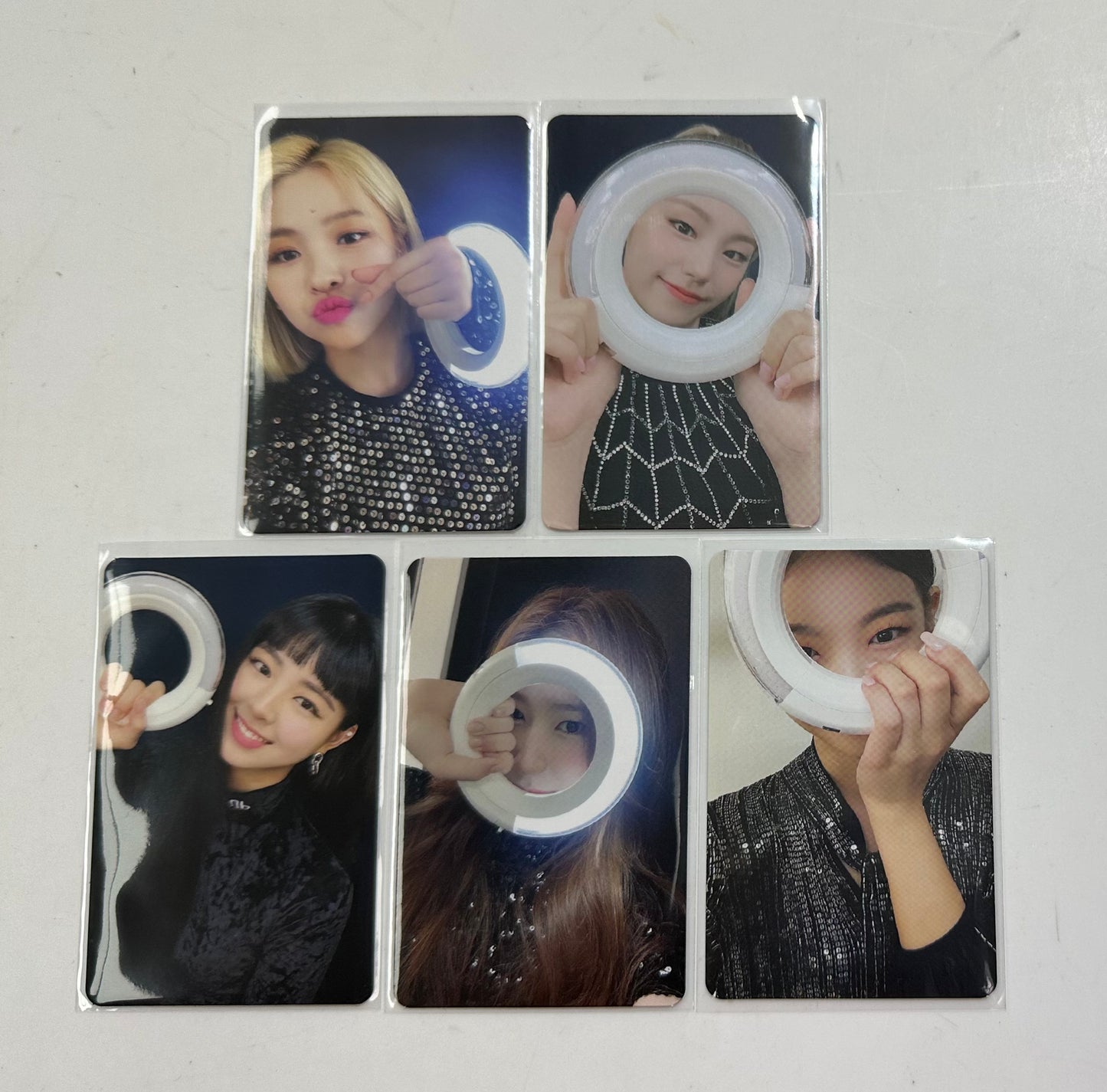 [ITZY] Official Light Ring POB Photocard