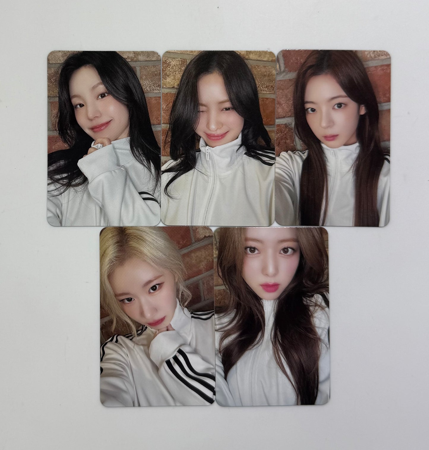 [LUCKY DRAW EVENT] [ITZY] Gold : Makestar Fansign POB Photocard