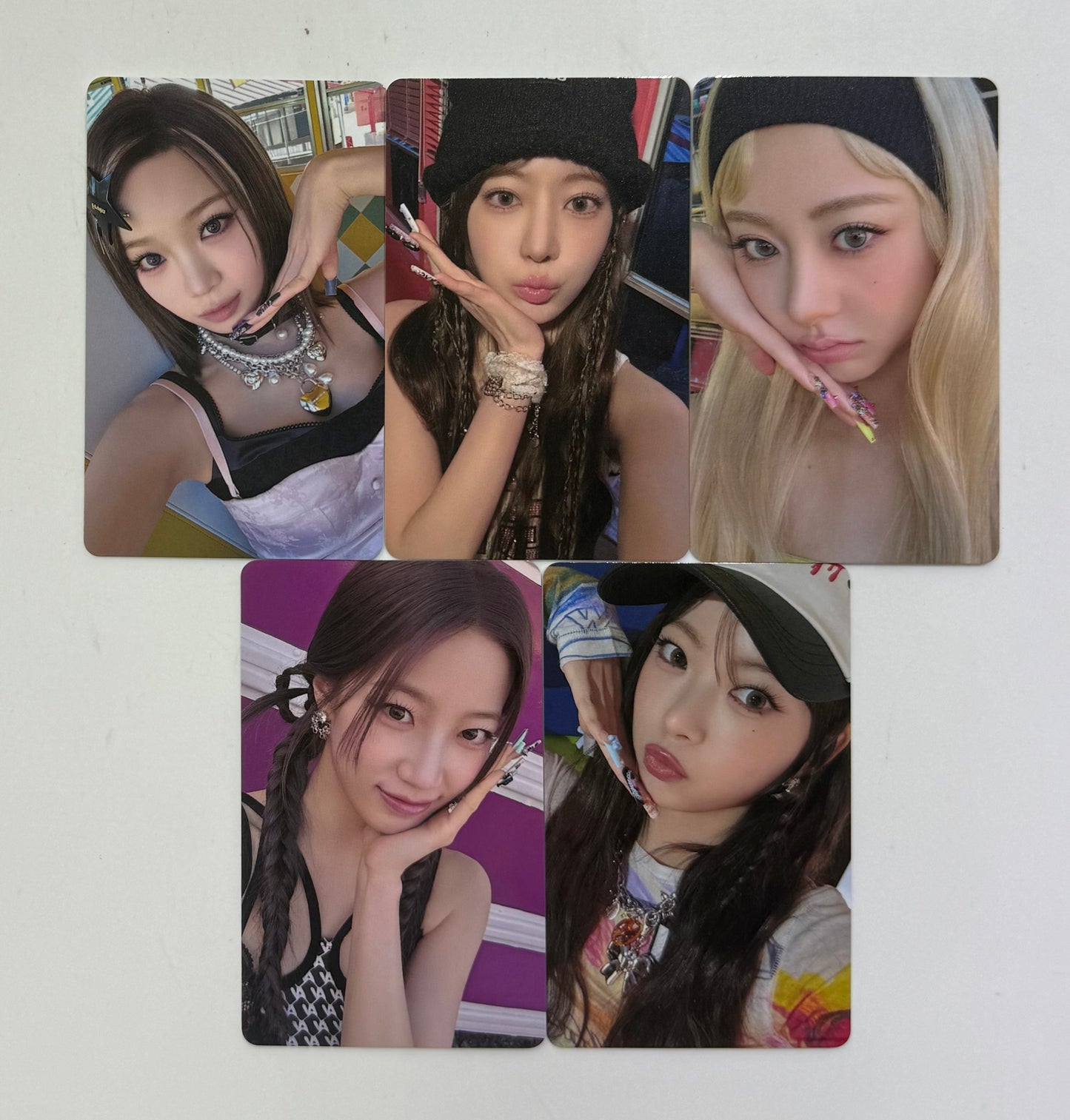 [LUCKY DRAW EVENT] [LE SSERAFIM] Different : Weverse Japan Lucky Draw Round 1 POB Photocard