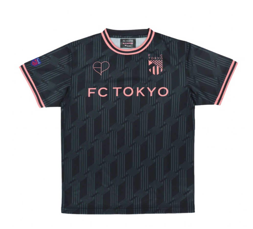 [BLACKPINK] FC Tokyo x BLACKPINK Comfort T-Shirt (Black)
