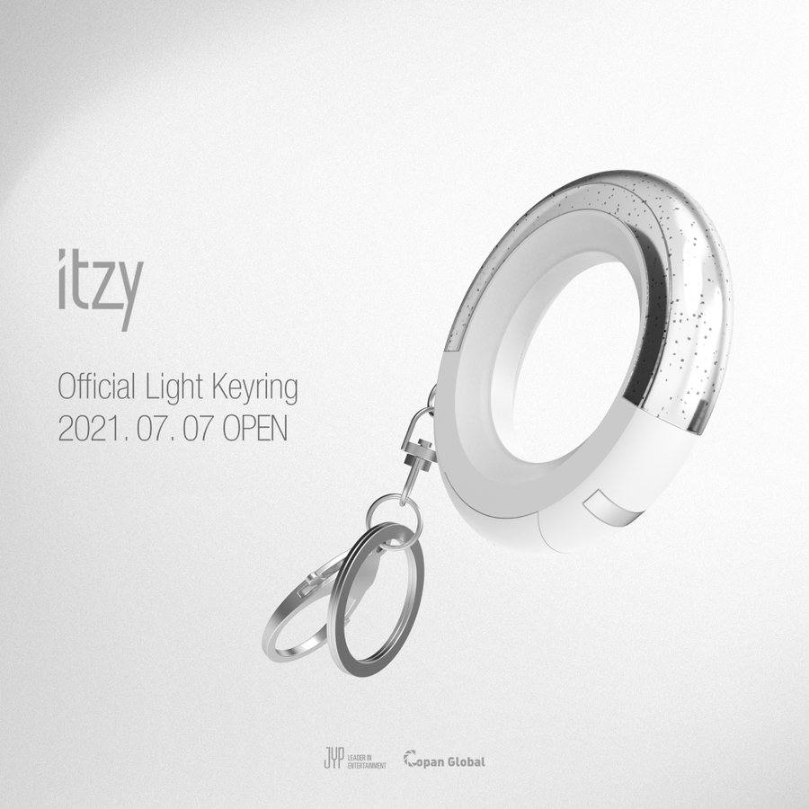 [ITZY] Official Light Keyring